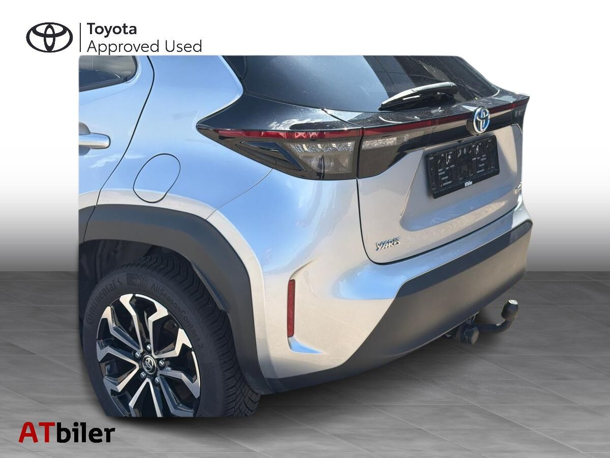 Sølv Toyota Yaris Cross fra 2023
