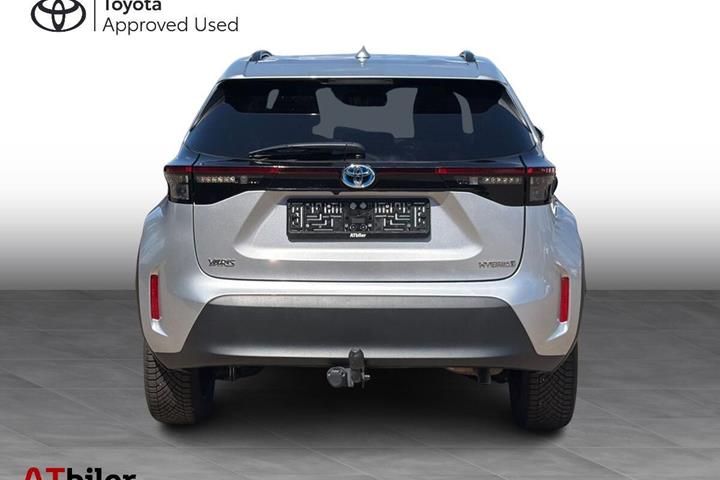 Sølv Toyota Yaris Cross fra 2023