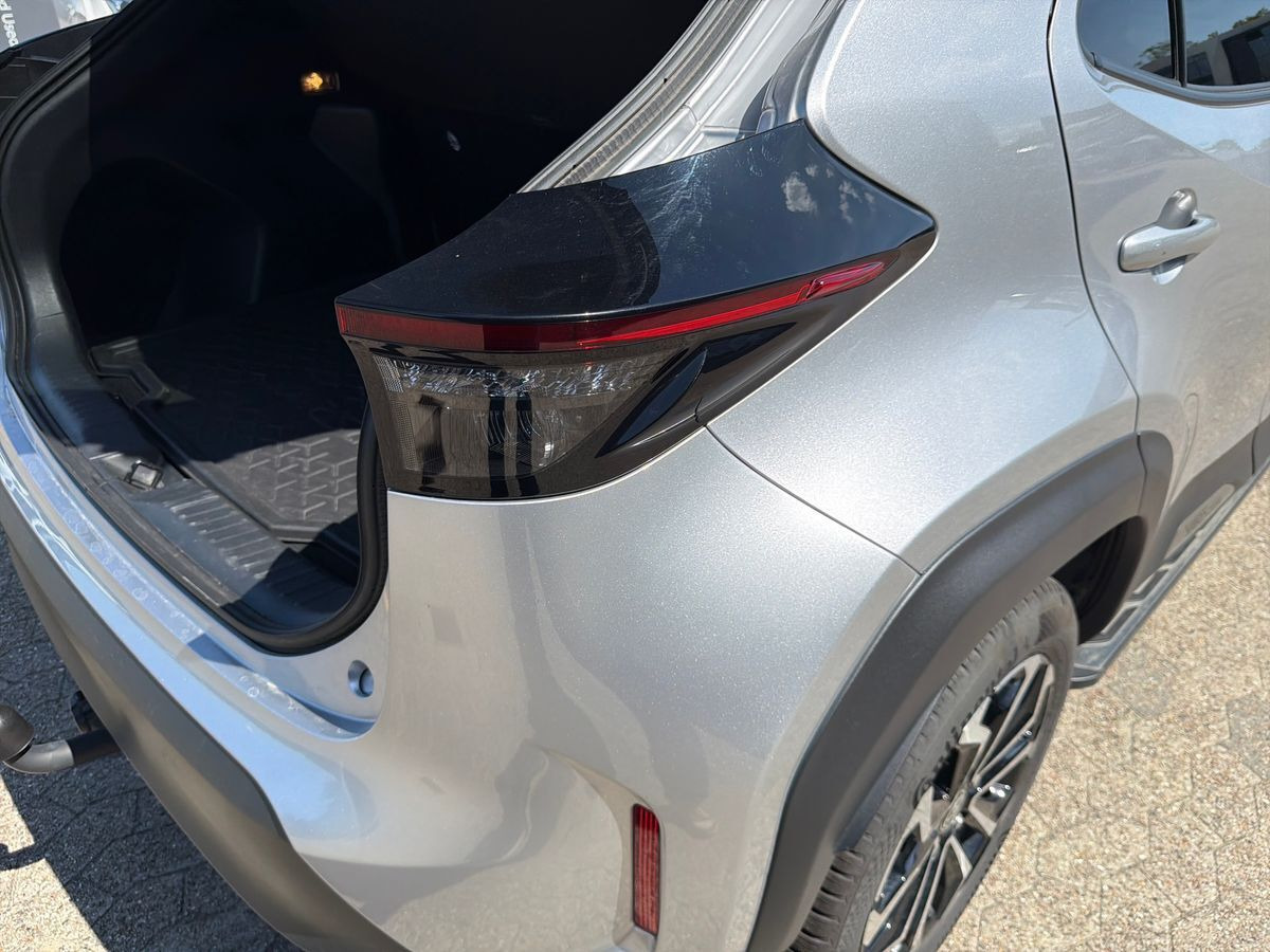 Sølv Toyota Yaris Cross fra 2023