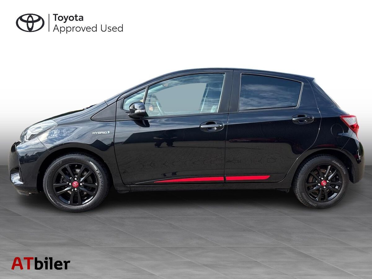 Sort Toyota Yaris fra 2017