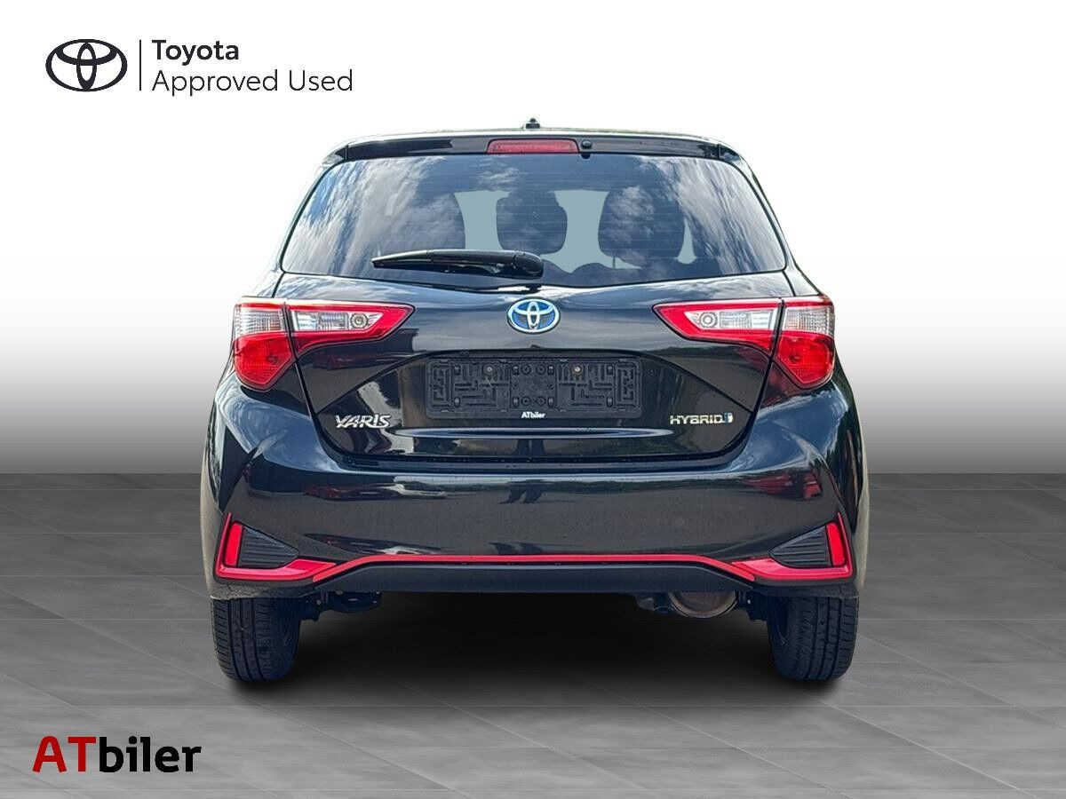 Sort Toyota Yaris fra 2017
