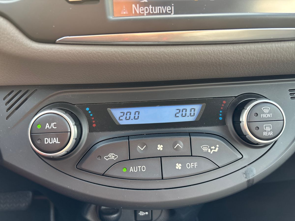 Sort Toyota Yaris fra 2017