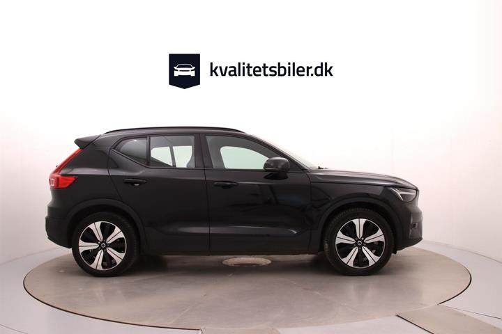 Sort Volvo XC40 fra 2023