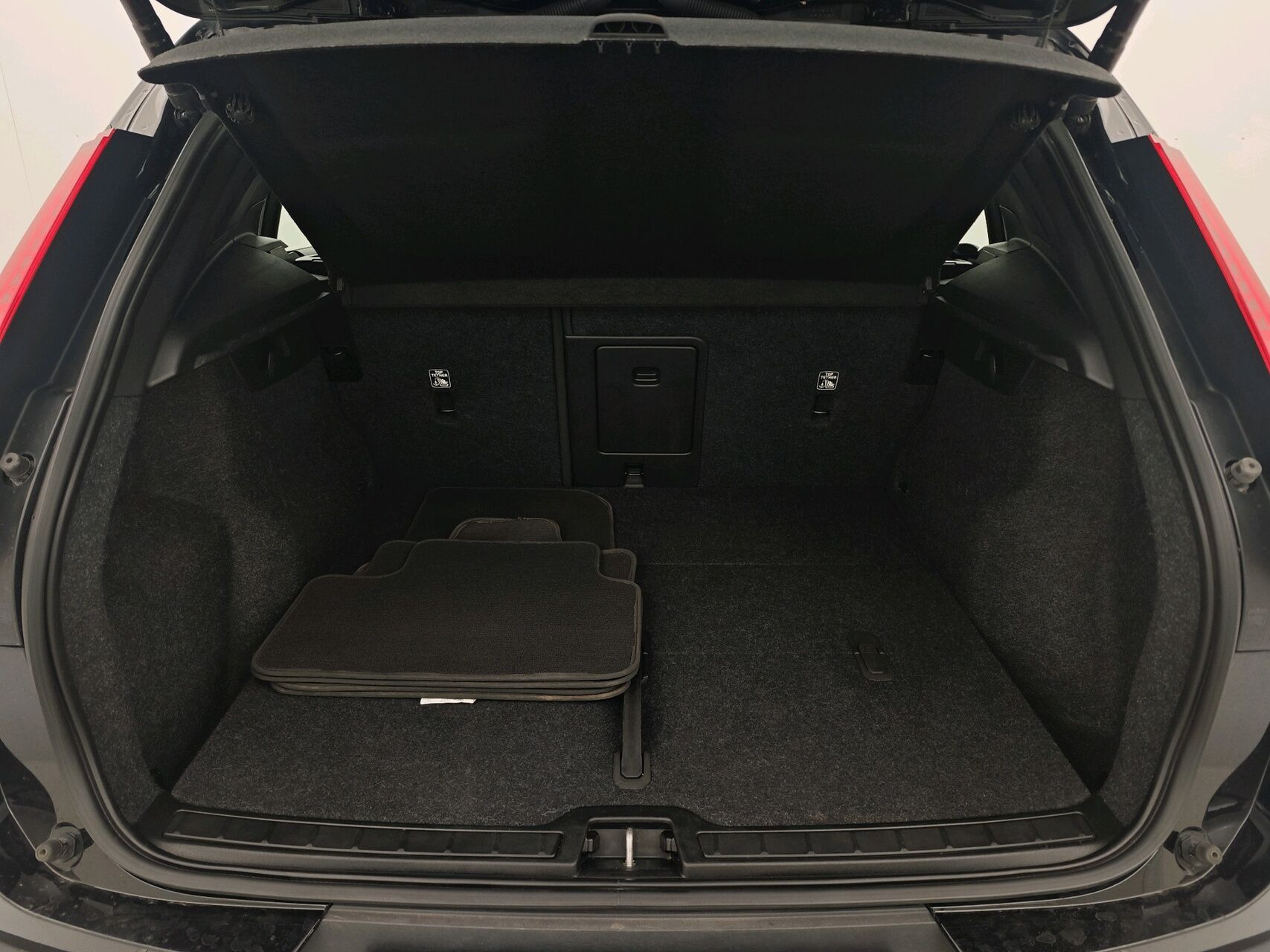 Sort Volvo XC40 fra 2023