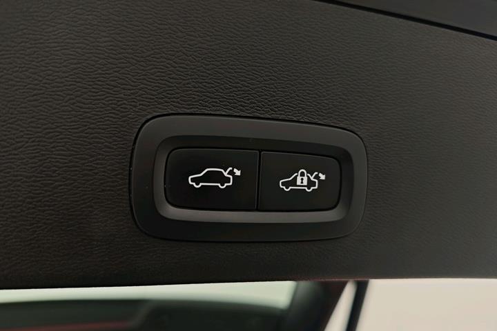 Sort Volvo XC40 fra 2023