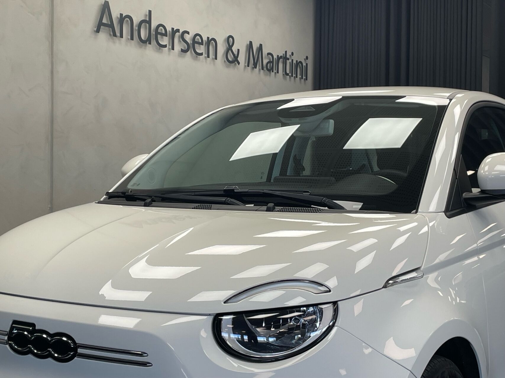 Hvid Fiat 500e fra 2023