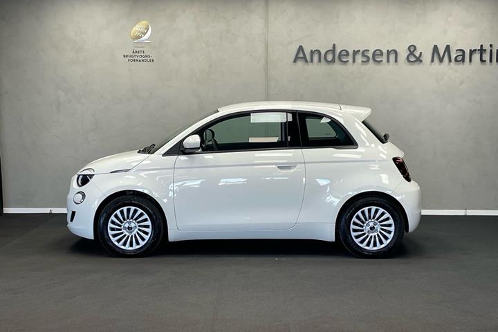 Hvid Fiat 500e fra 2023
