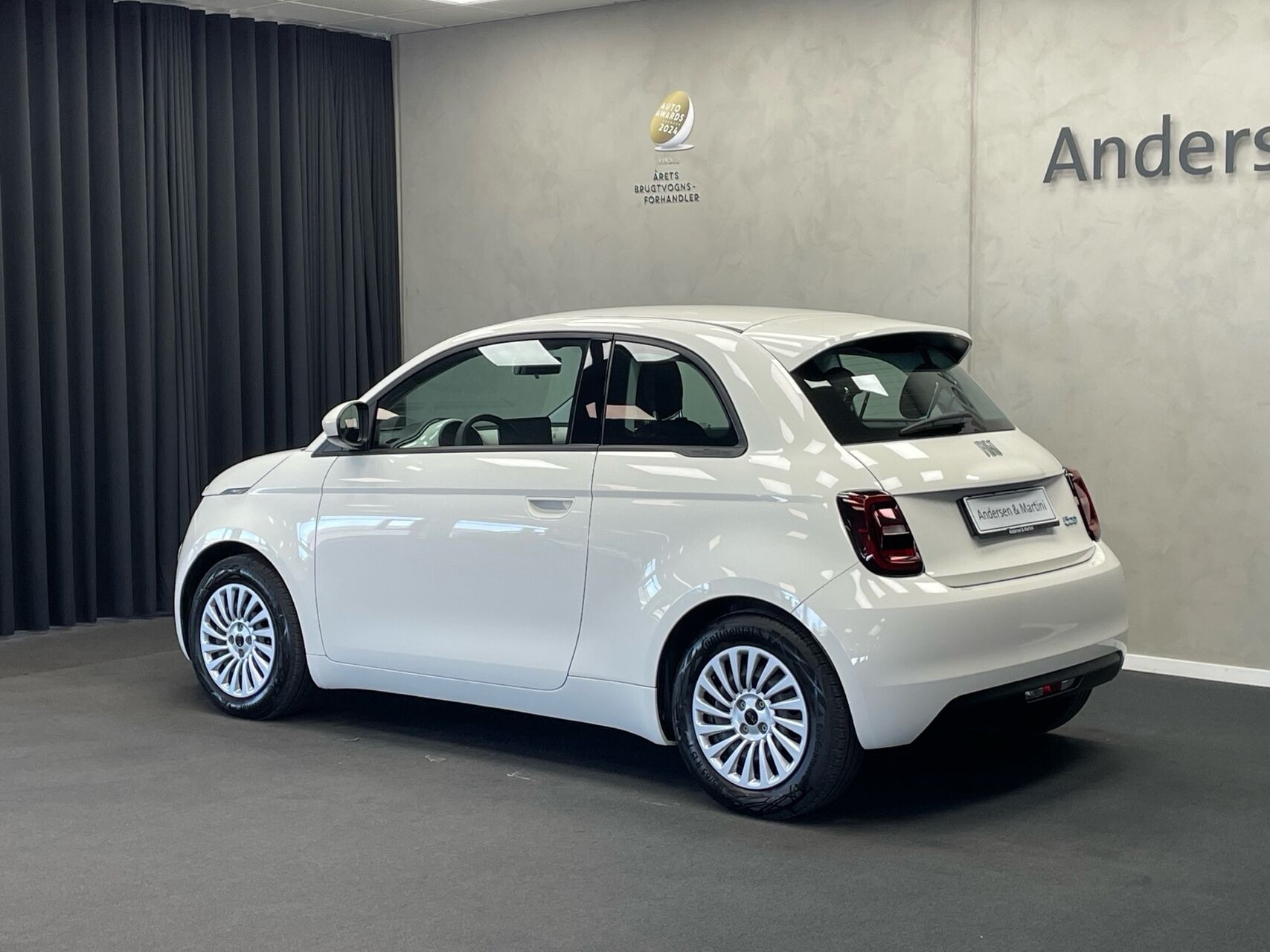 Hvid Fiat 500e fra 2023