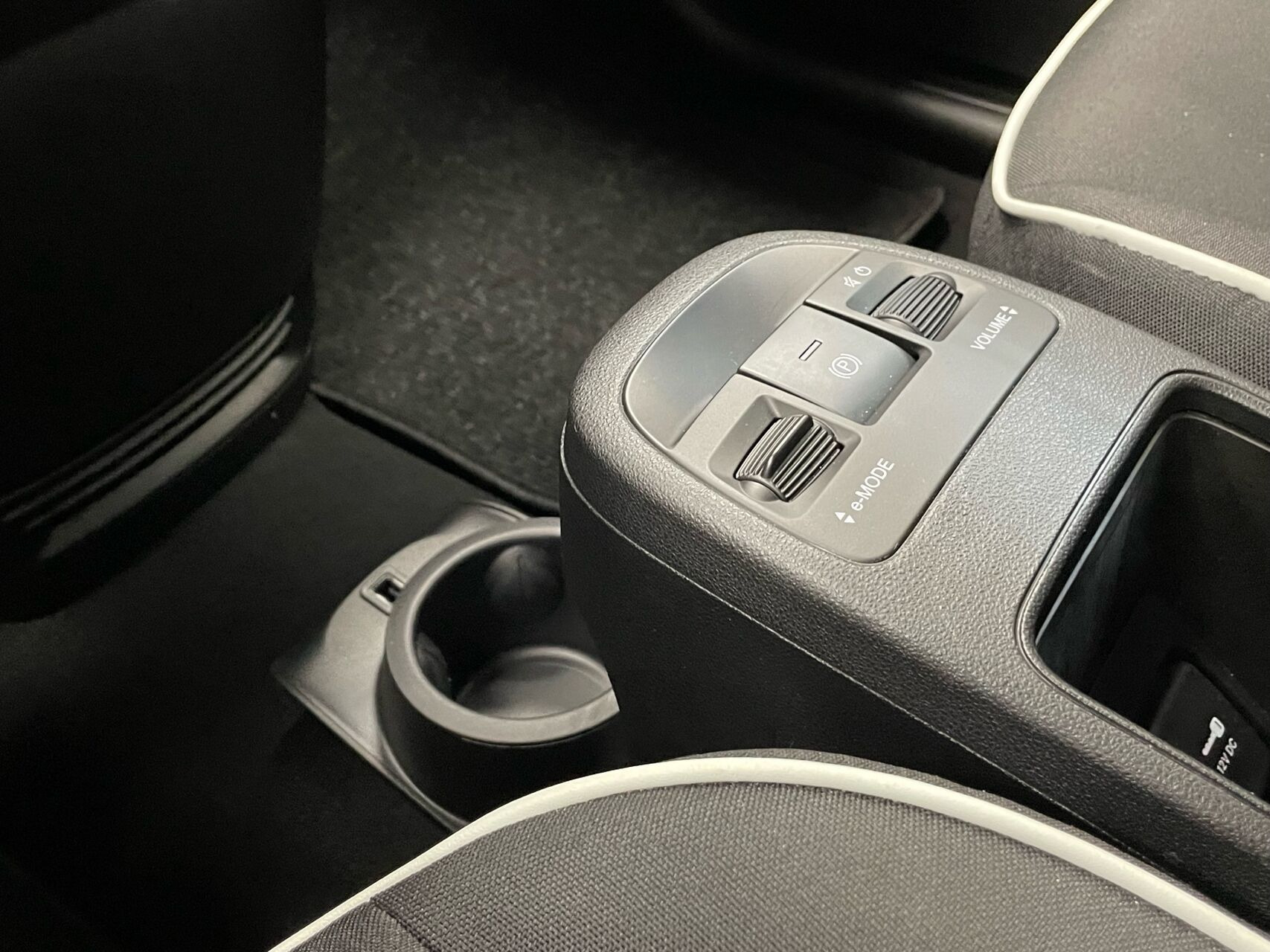 Hvid Fiat 500e fra 2023
