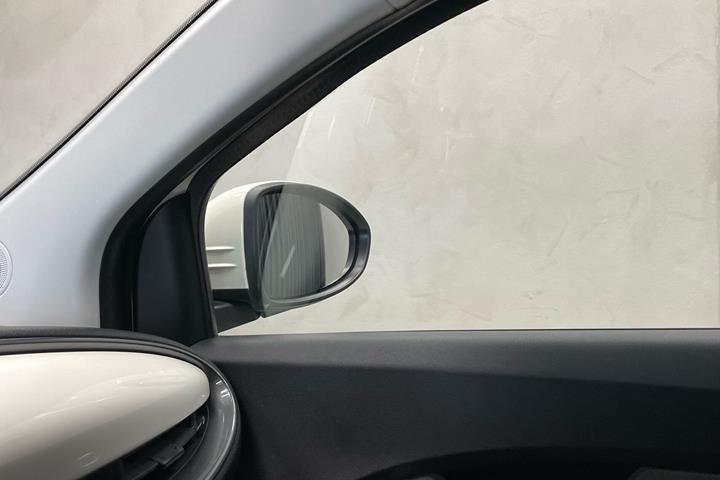 Hvid Fiat 500e fra 2023