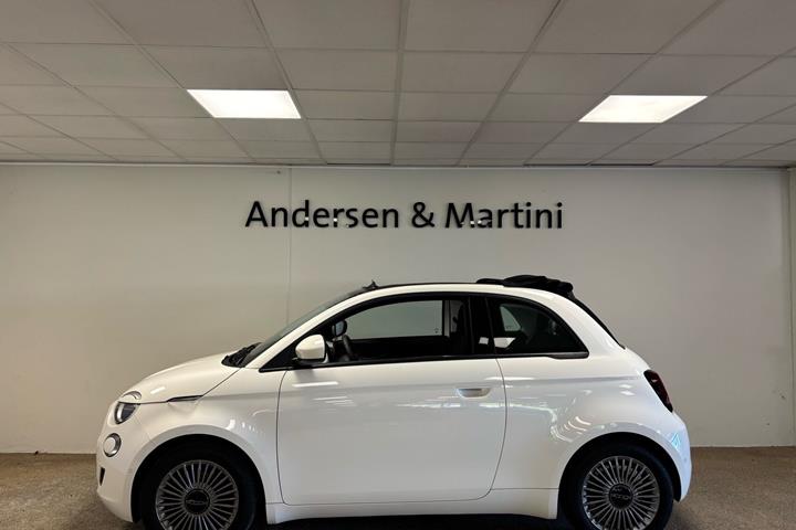 Hvid Fiat 500e fra 2023