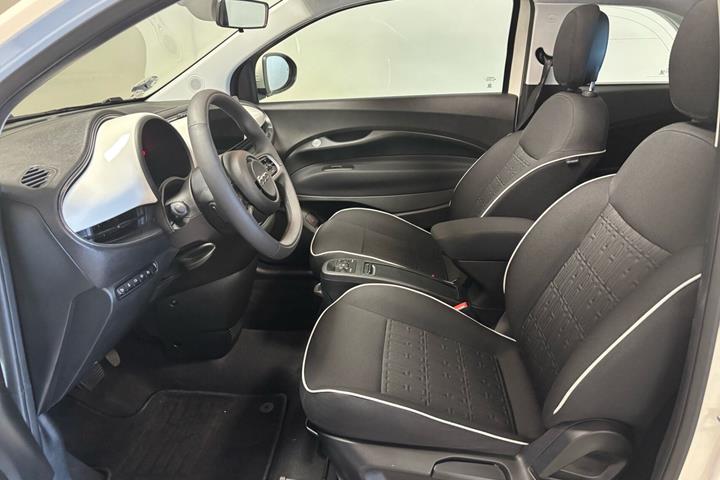 Hvid Fiat 500e fra 2023