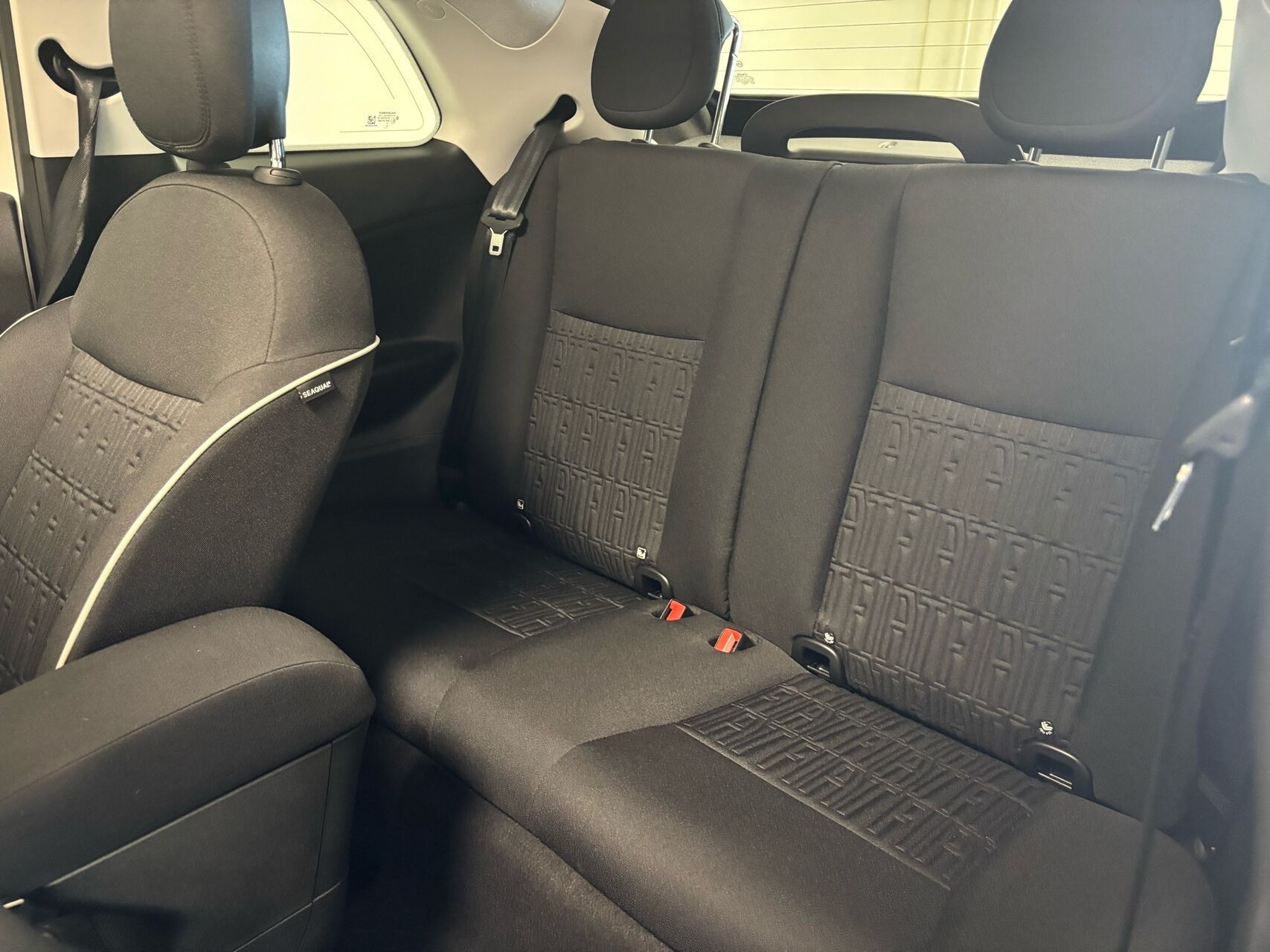 Hvid Fiat 500e fra 2023