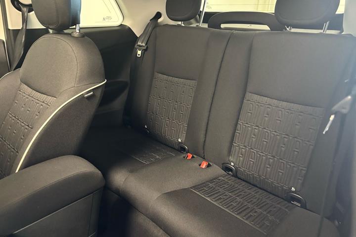 Hvid Fiat 500e fra 2023