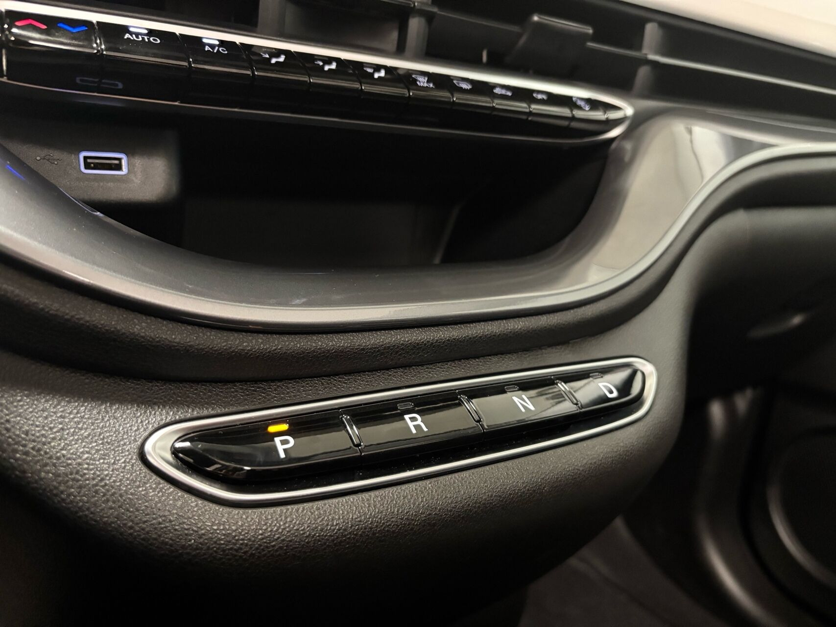 Hvid Fiat 500e fra 2023