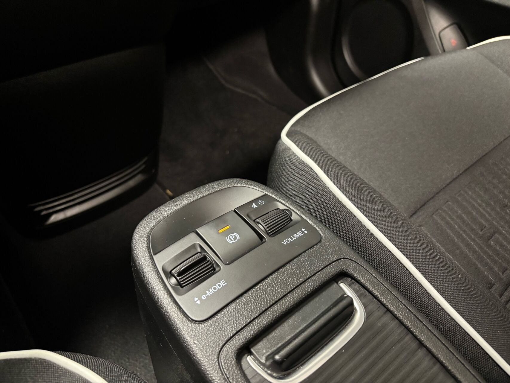 Hvid Fiat 500e fra 2023