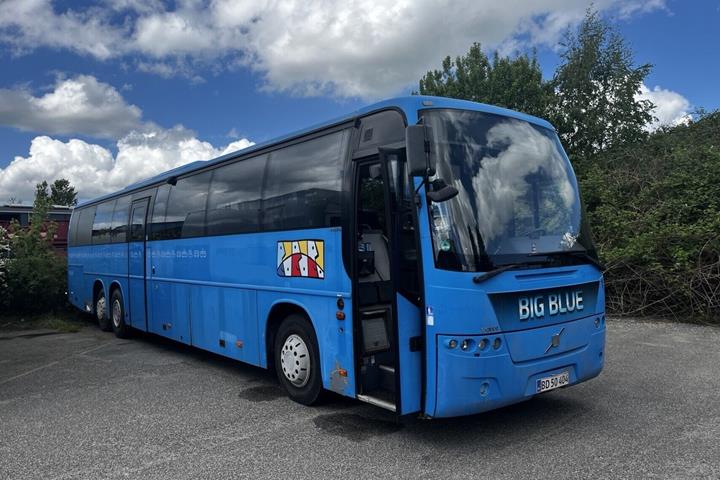 Blå Volvo B12 fra 2005