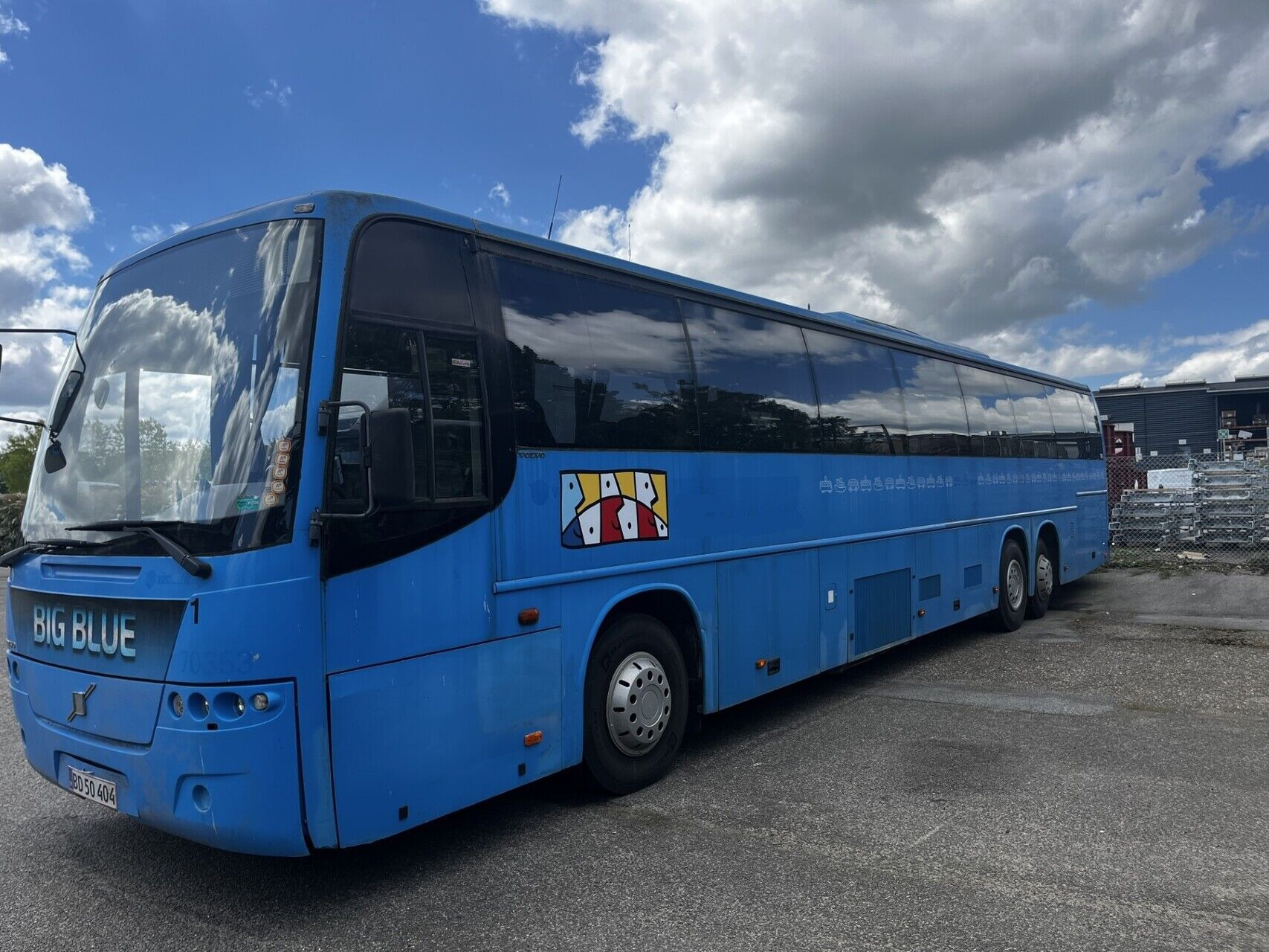 Blå Volvo B12 fra 2005