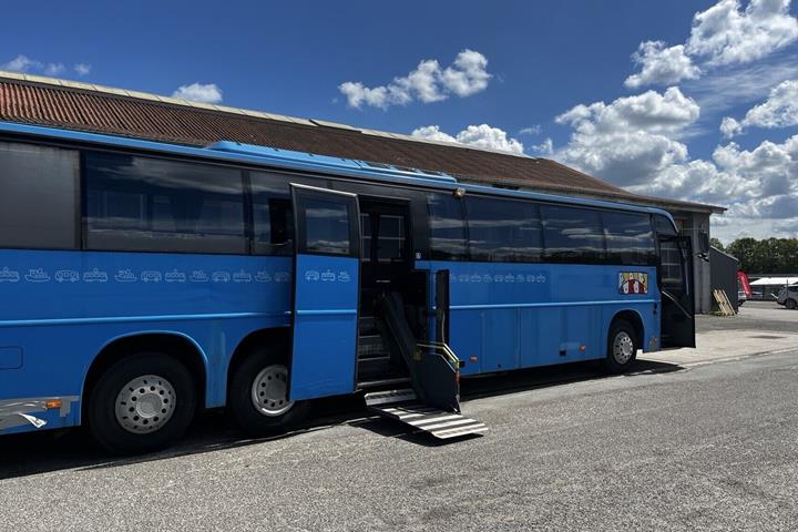 Blå Volvo B12 fra 2005