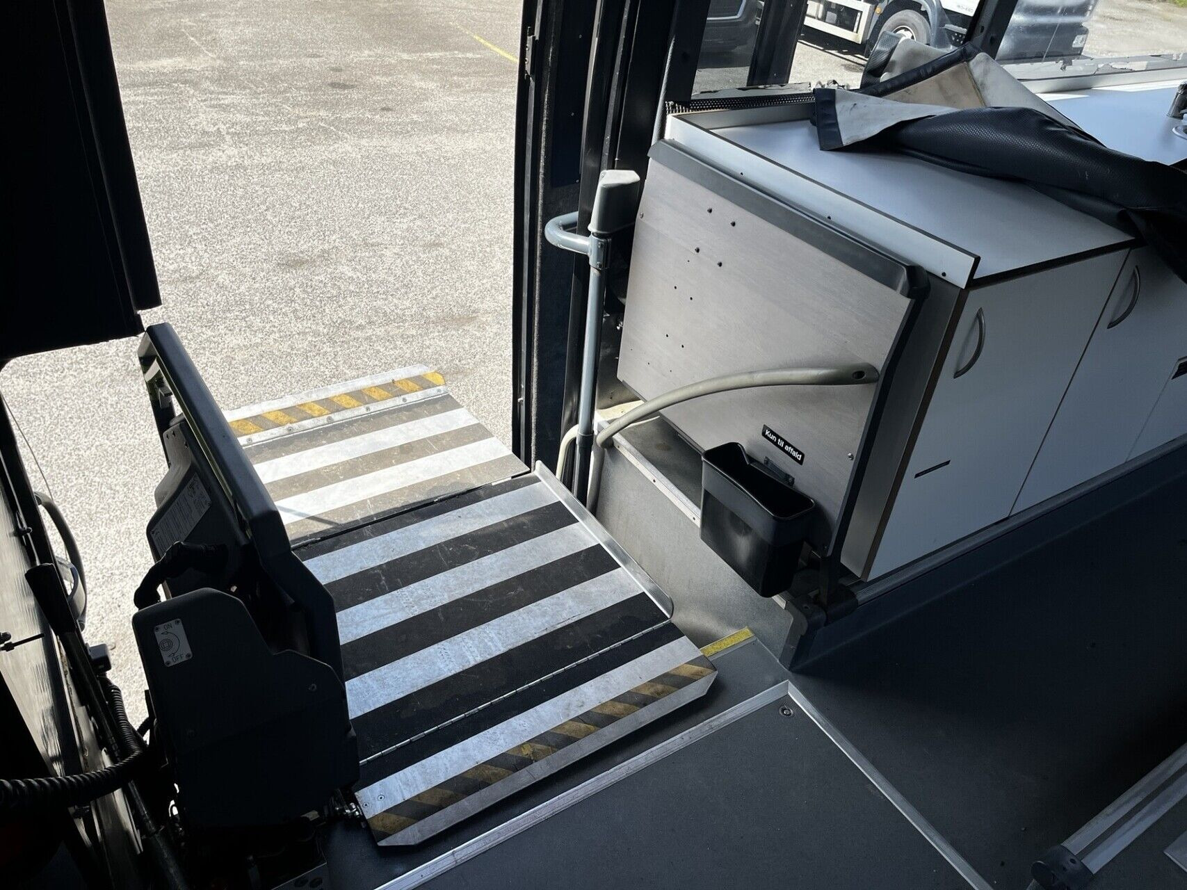 Blå Volvo B12 fra 2005