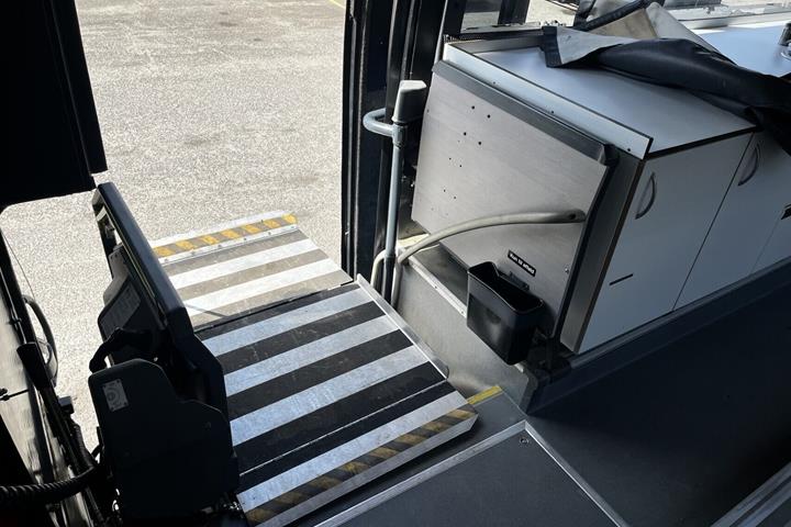 Blå Volvo B12 fra 2005