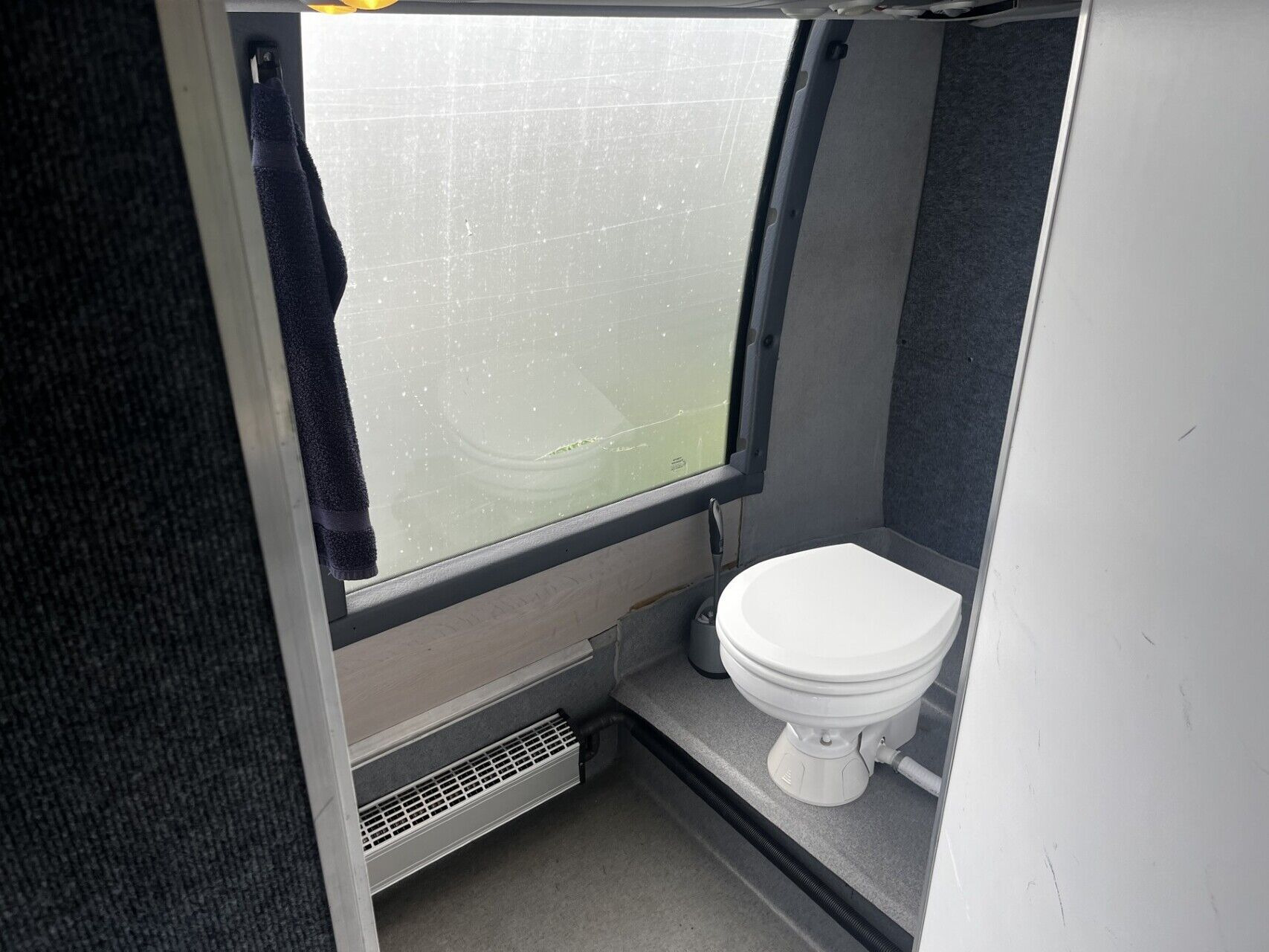 Blå Volvo B12 fra 2005