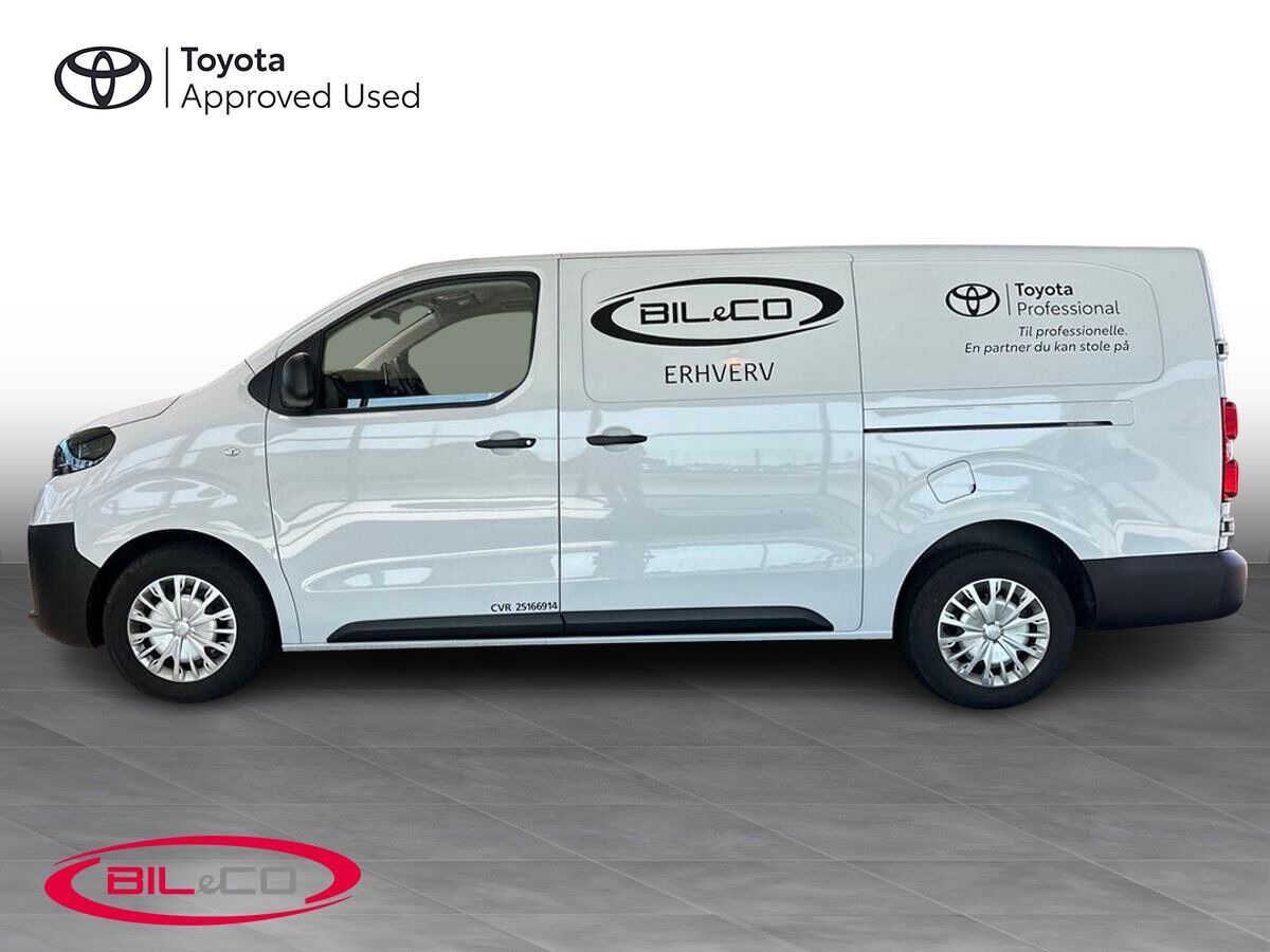 Hvid Toyota ProAce fra 2024