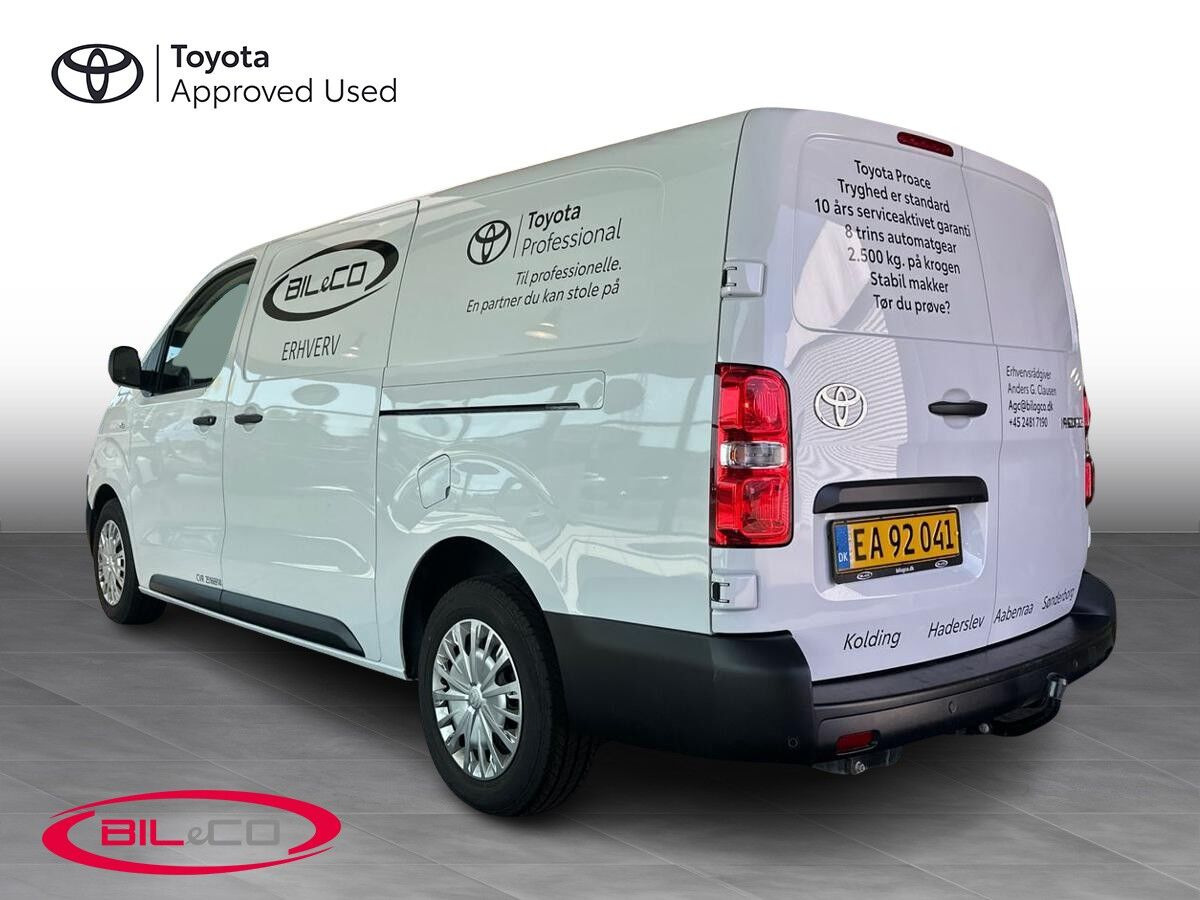 Hvid Toyota ProAce fra 2024