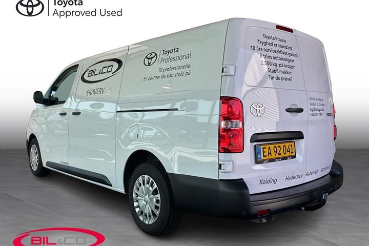 Hvid Toyota ProAce fra 2024
