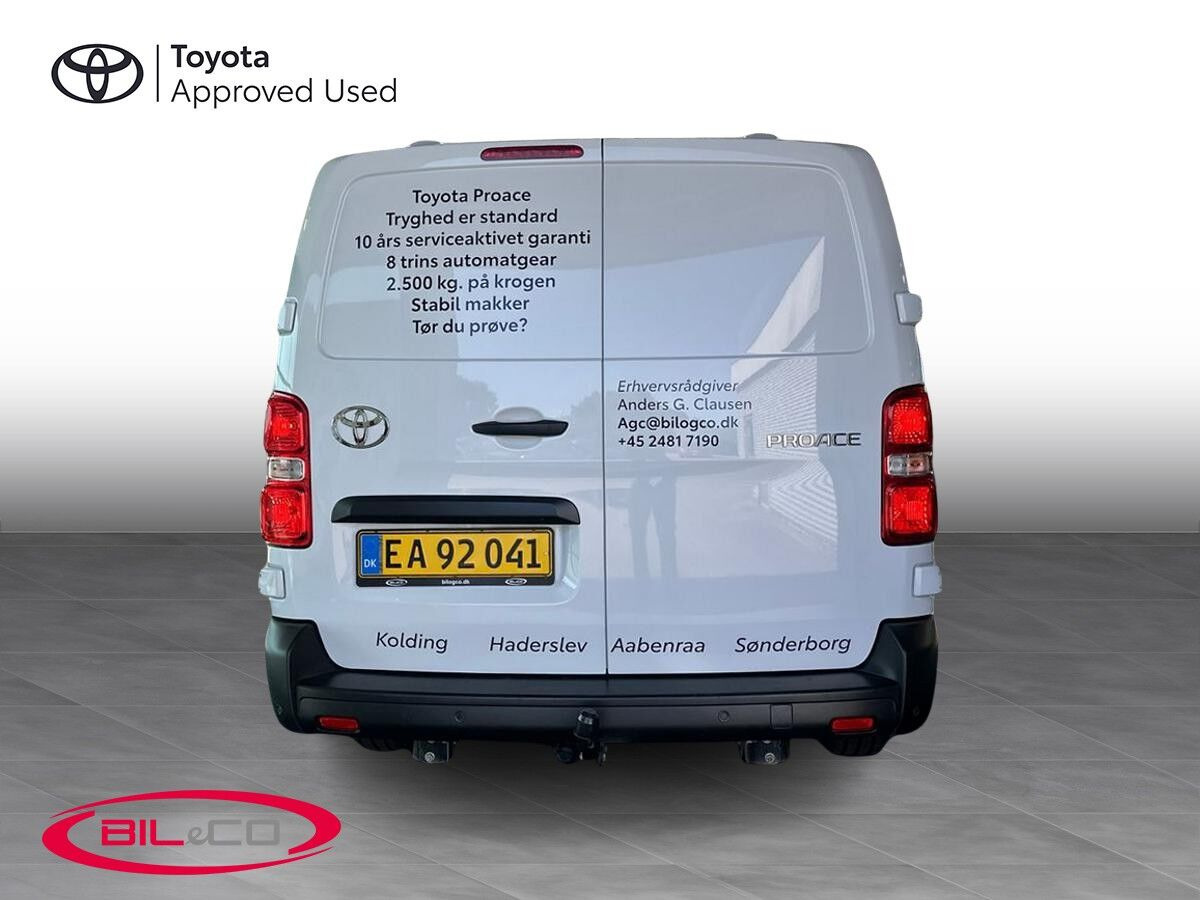 Hvid Toyota ProAce fra 2024