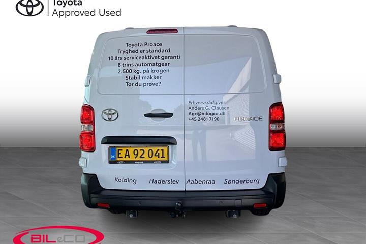 Hvid Toyota ProAce fra 2024