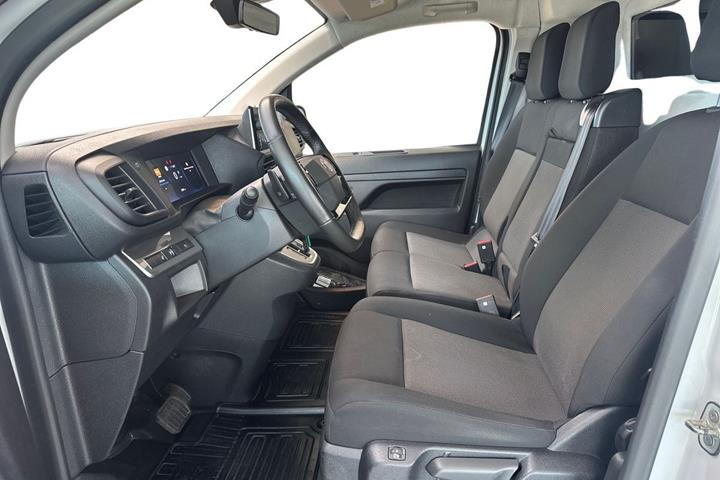 Hvid Toyota ProAce fra 2024