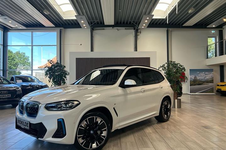 Hvid BMW iX3 fra 2023