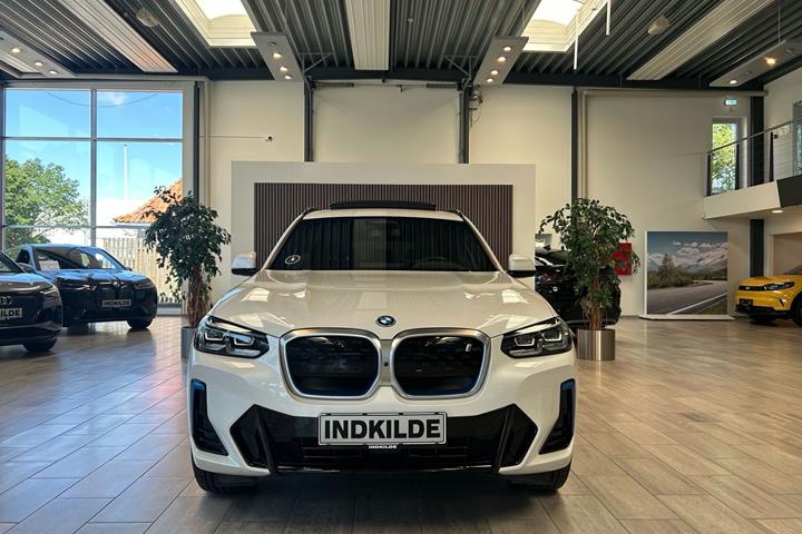 Hvid BMW iX3 fra 2023