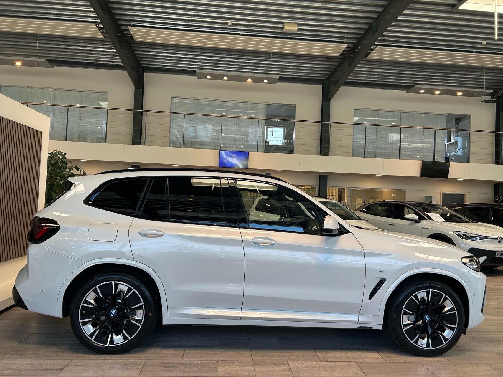 Hvid BMW iX3 fra 2023