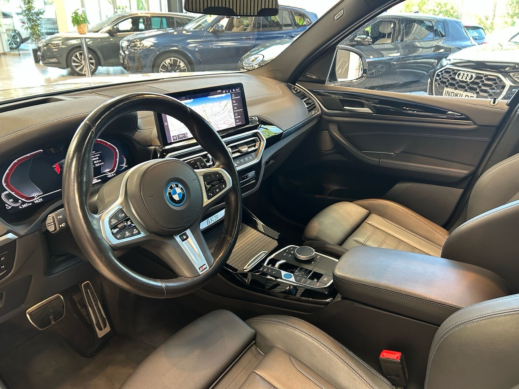 Hvid BMW iX3 fra 2023