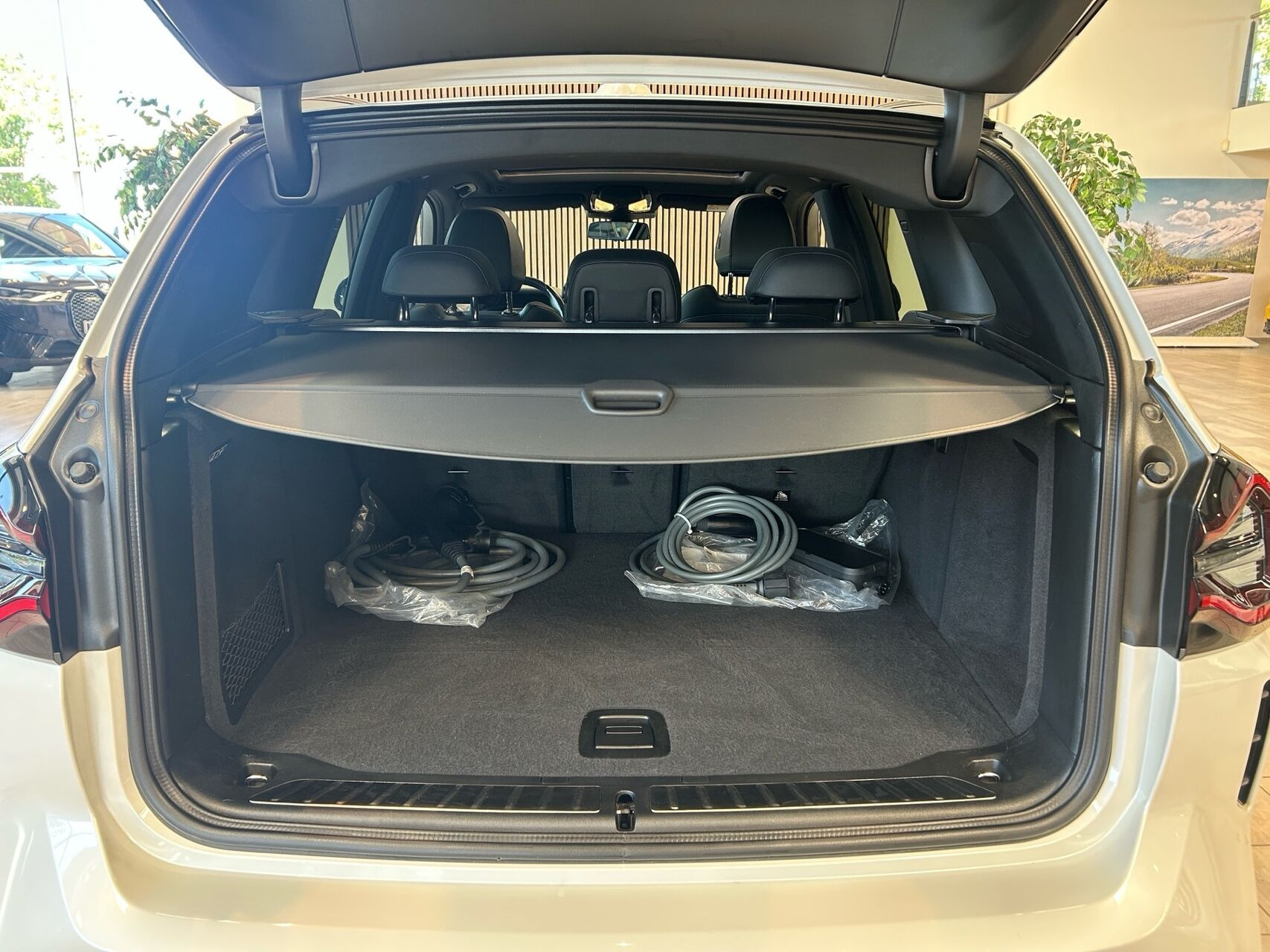 Hvid BMW iX3 fra 2023