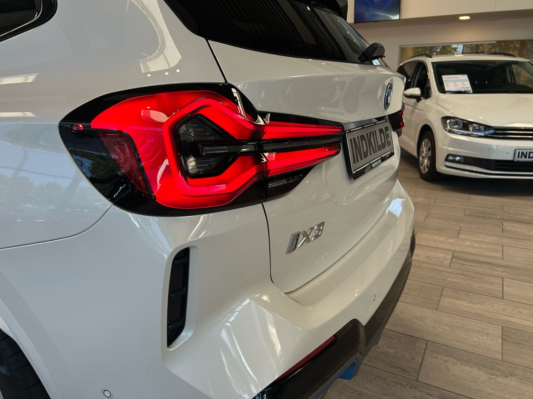 Hvid BMW iX3 fra 2023