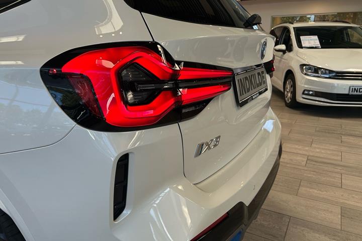 Hvid BMW iX3 fra 2023