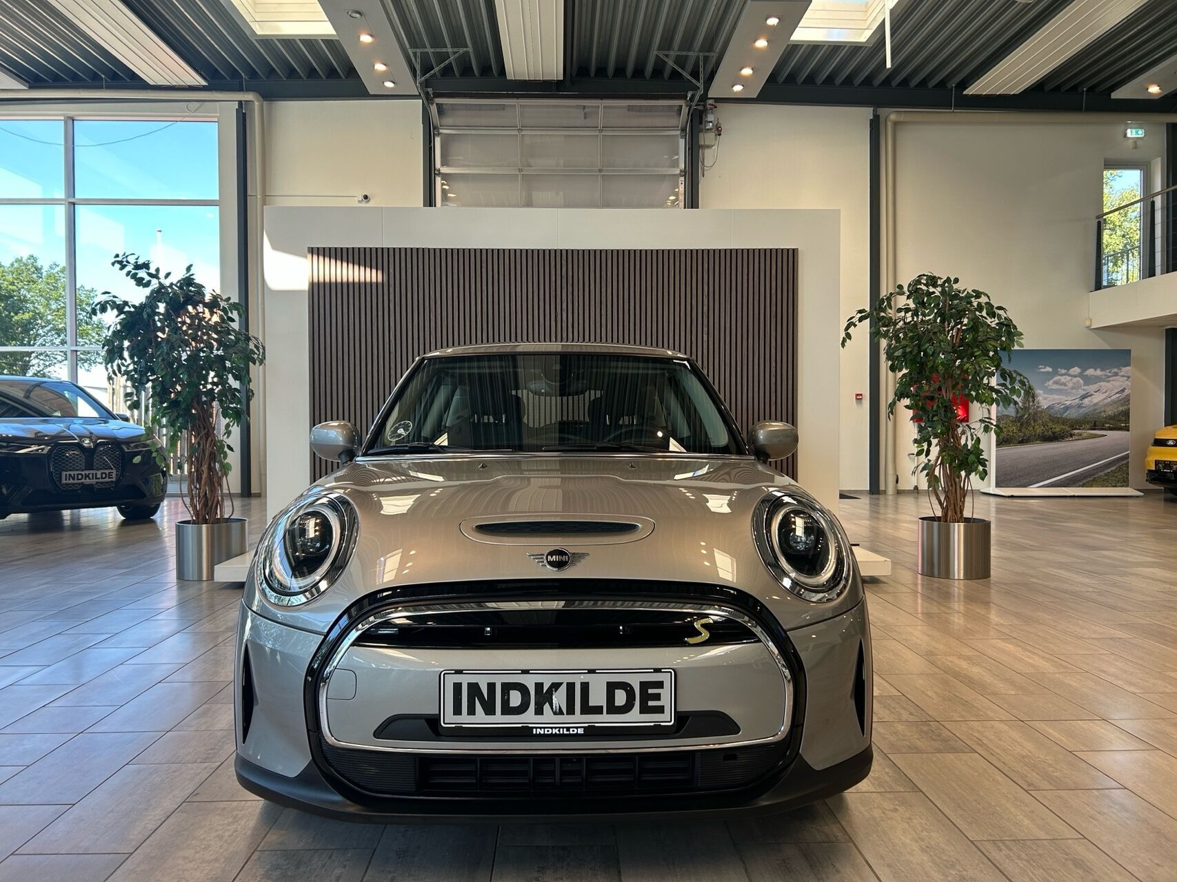 Sølv Mini Cooper fra 2023