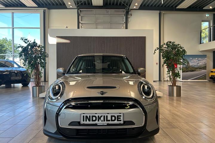 Sølv Mini Cooper fra 2023