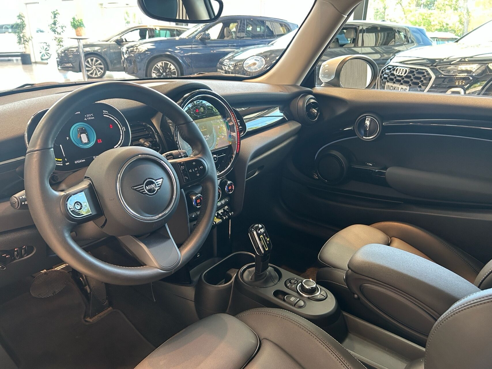 Sølv Mini Cooper fra 2023