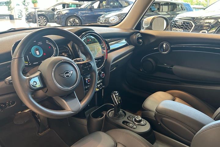 Sølv Mini Cooper fra 2023