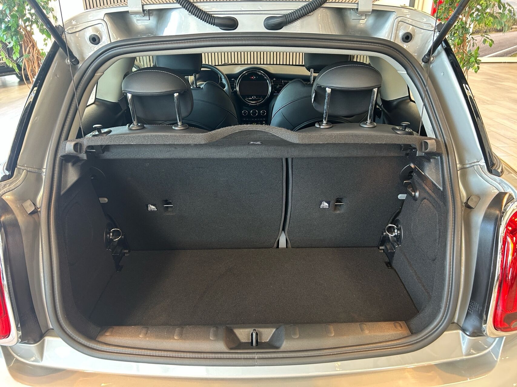 Sølv Mini Cooper fra 2023