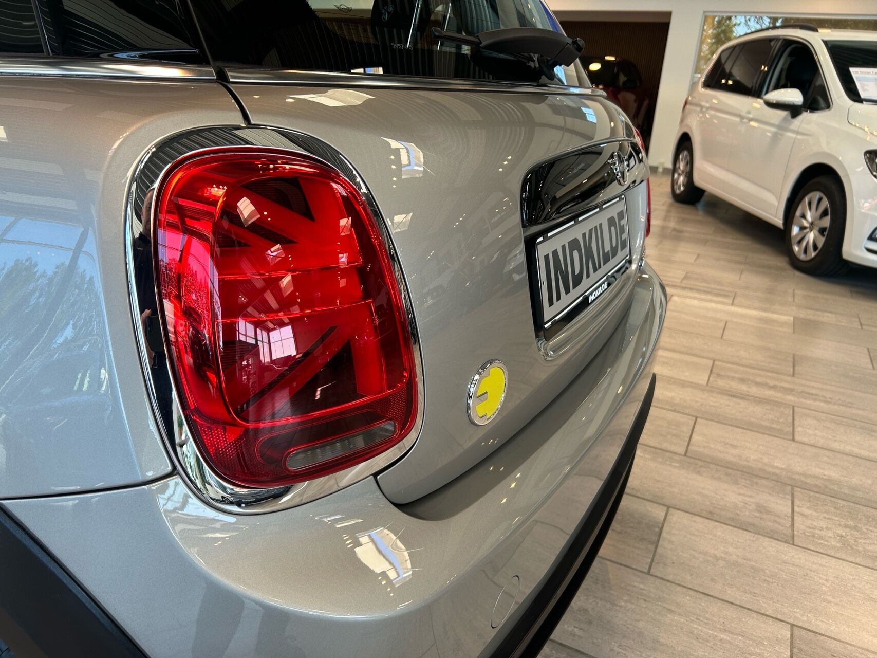 Sølv Mini Cooper fra 2023