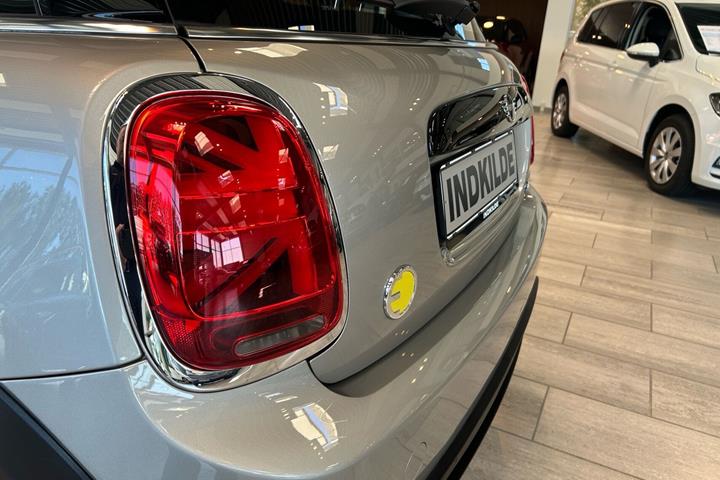 Sølv Mini Cooper fra 2023