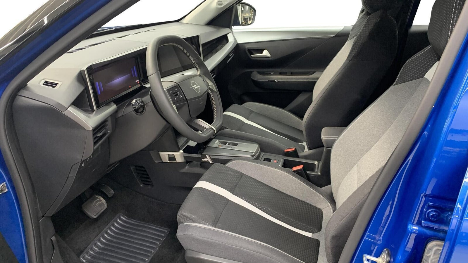 Blå Opel Frontera fra 2025