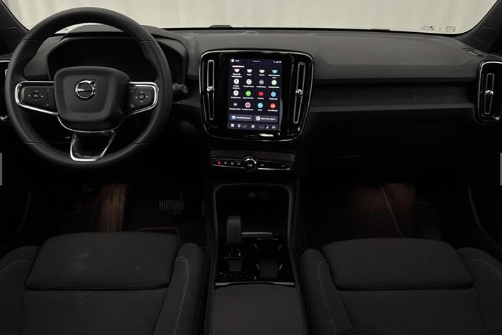 Grå Volvo XC40 fra 2023