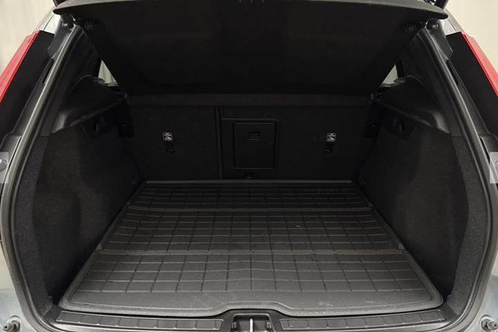 Grå Volvo XC40 fra 2023
