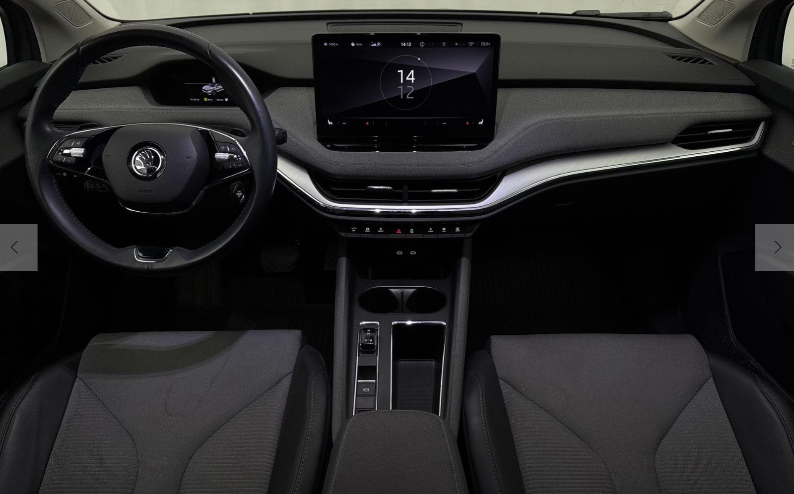 Grå Skoda Enyaq fra 2023